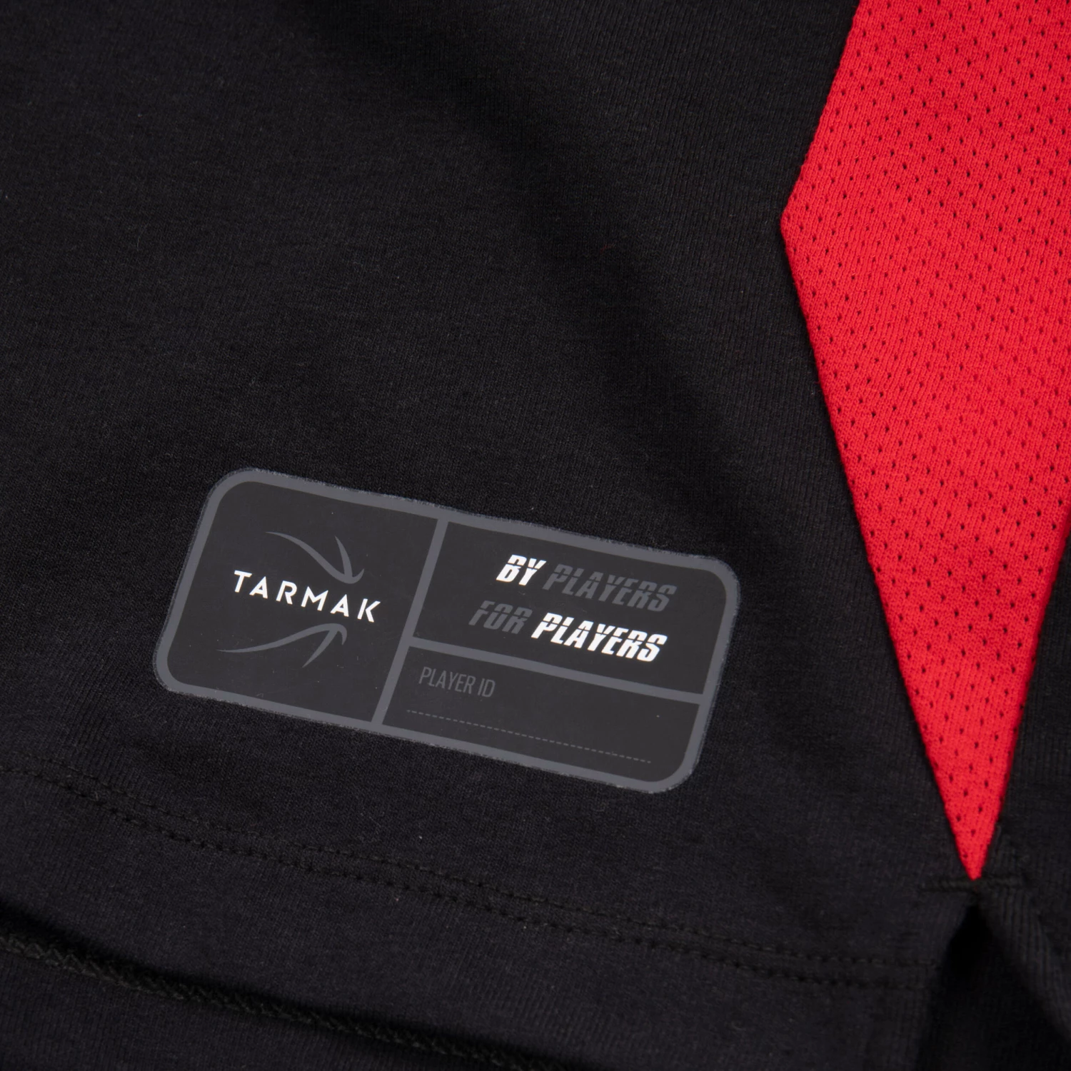 TARMAK Boys'/Girls' Long-Sleeved Hooded T-Shirt/Jersey TS500LS BLACK/RED 6 TARMAK Boys'/Girls' Long-Sleeved Hooded T-Shirt/Jersey TS500LS BLACK/RED - Image 6