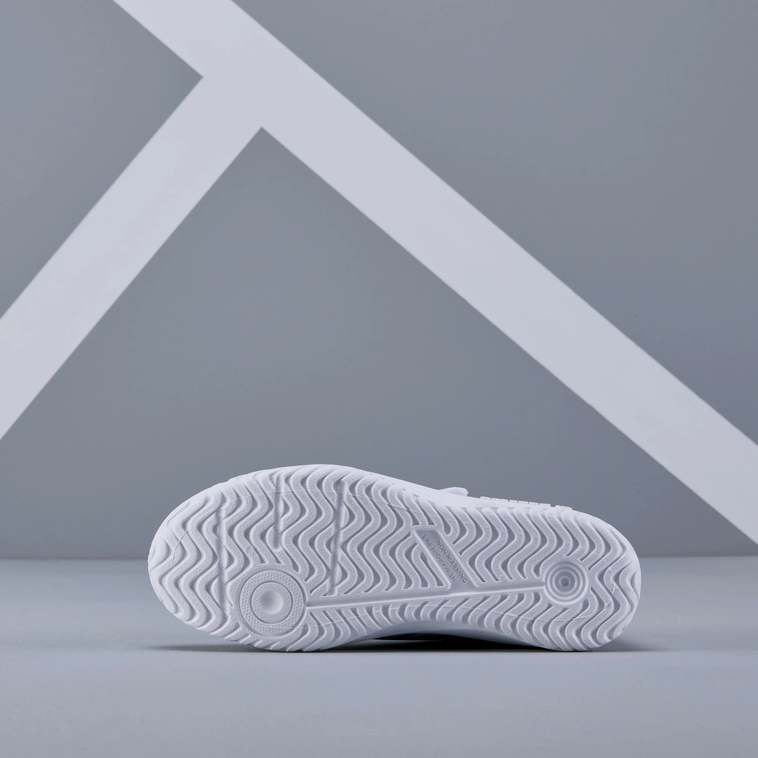 ARTENGO Kids' Tennis Shoes TS130 Snow white/Fluo pale peach 4 ARTENGO Kids' Tennis Shoes TS130 Snow white/Fluo pale peach - Image 4