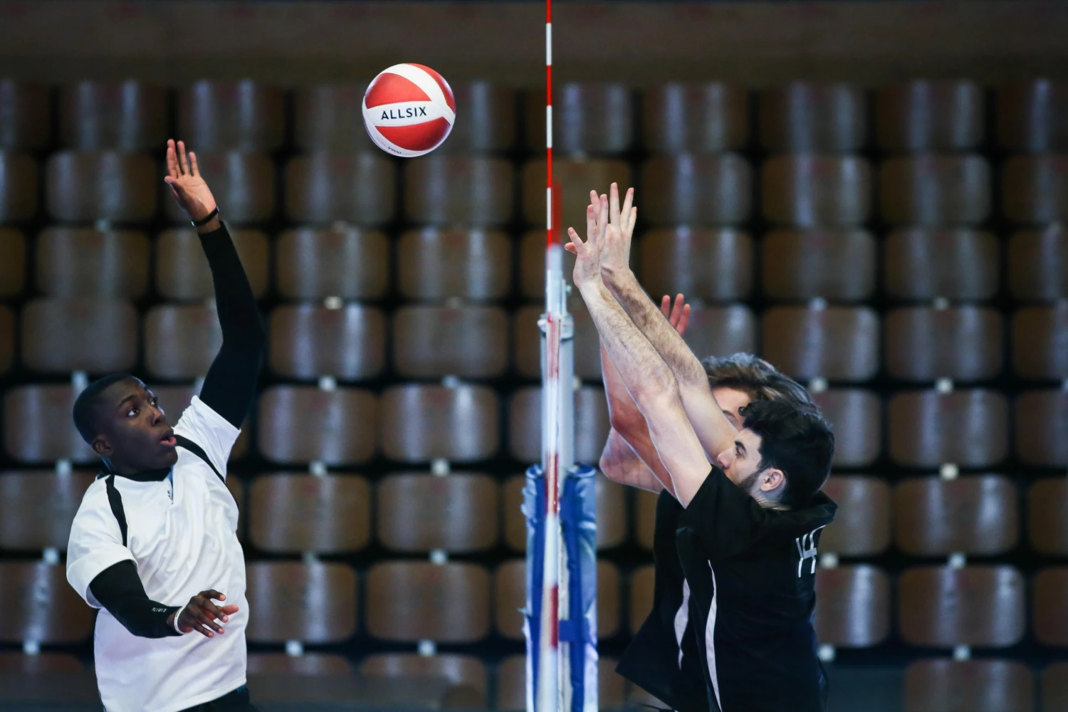 ALLSIX Volleyball V900 RED 8 ALLSIX Volleyball V900 RED - Image 8