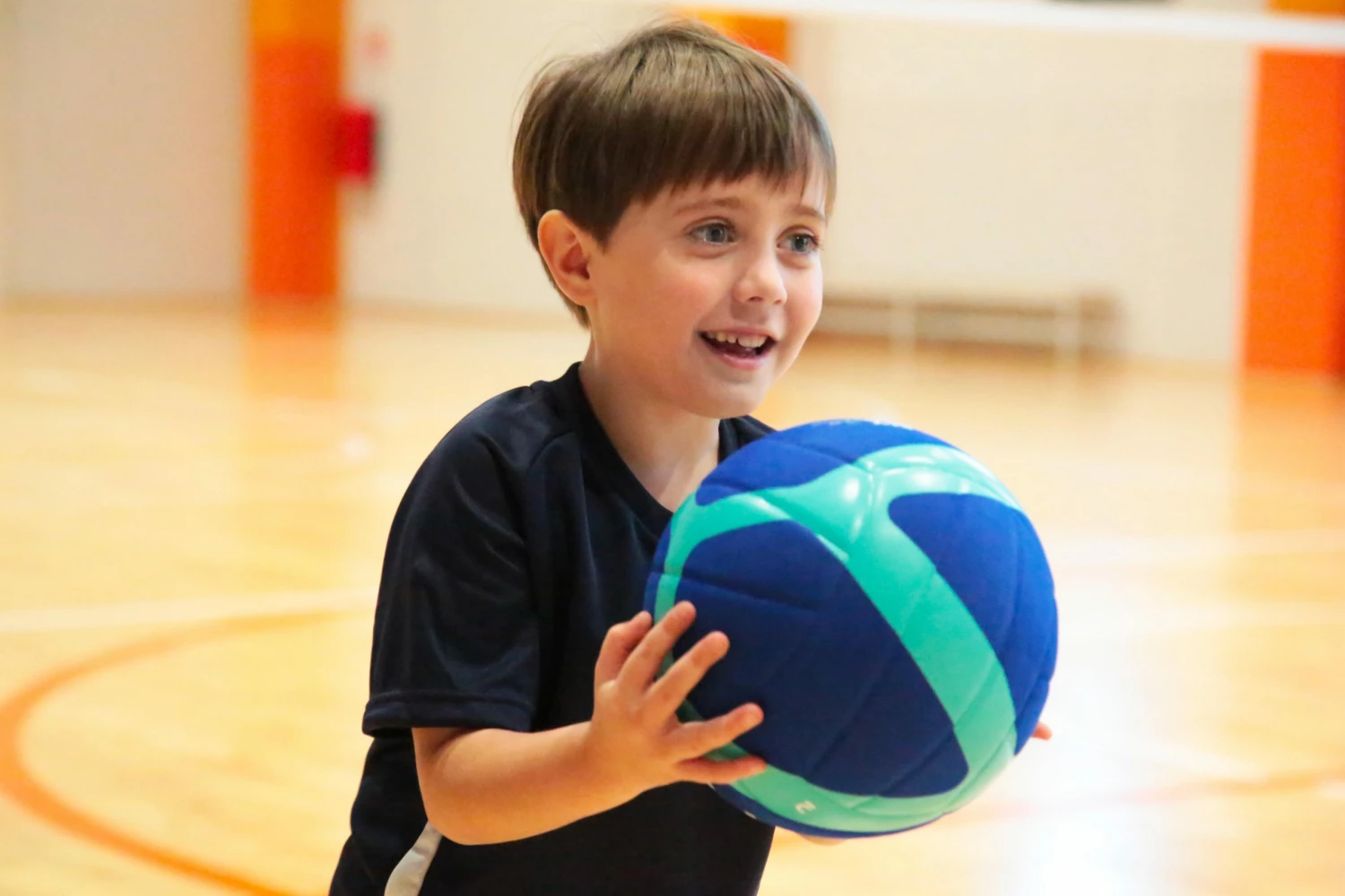 ALLSIX 180-200 g Volleyball for 4- to 5-Year-Olds V100 Soft 5 3 ALLSIX 180-200 g Volleyball for 4- to 5-Year-Olds V100 Soft 5 - Image 3