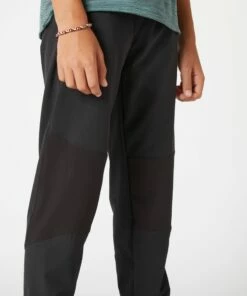 DOMYOS Boys' Breathable Durable Light Wide-Fit Technical Gym Bottoms W900 BLACK/BLACK -Artengo Kids Online Store k67effe08a23e9e92c1a9c91f21d39403 scaled