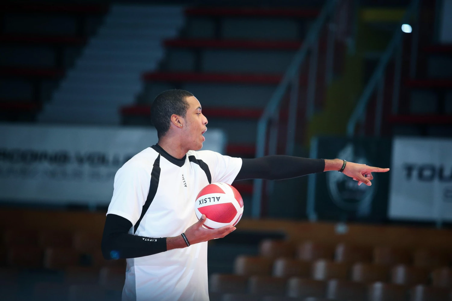 ALLSIX Volleyball V900 RED 7 ALLSIX Volleyball V900 RED - Image 7