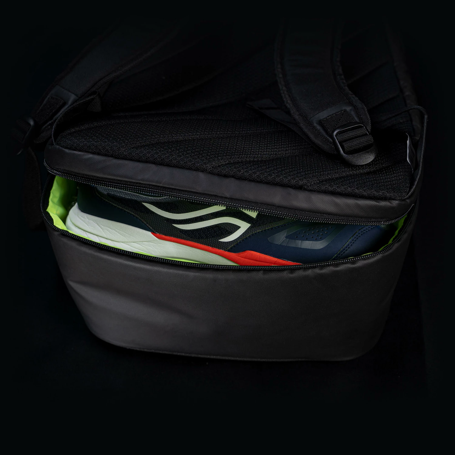 OPFEEL SL560 25L Squash Backpack BLACK 4 OPFEEL SL560 25L Squash Backpack BLACK - Image 4