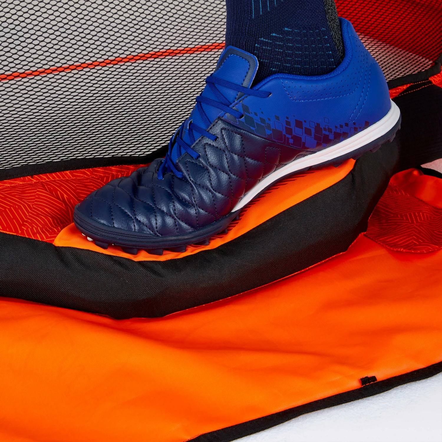 KIPSTA Inflatable Football Goal Air Kage Pump Fluo blood orange/Vermilion 7 KIPSTA Inflatable Football Goal Air Kage Pump Fluo blood orange/Vermilion - Image 7