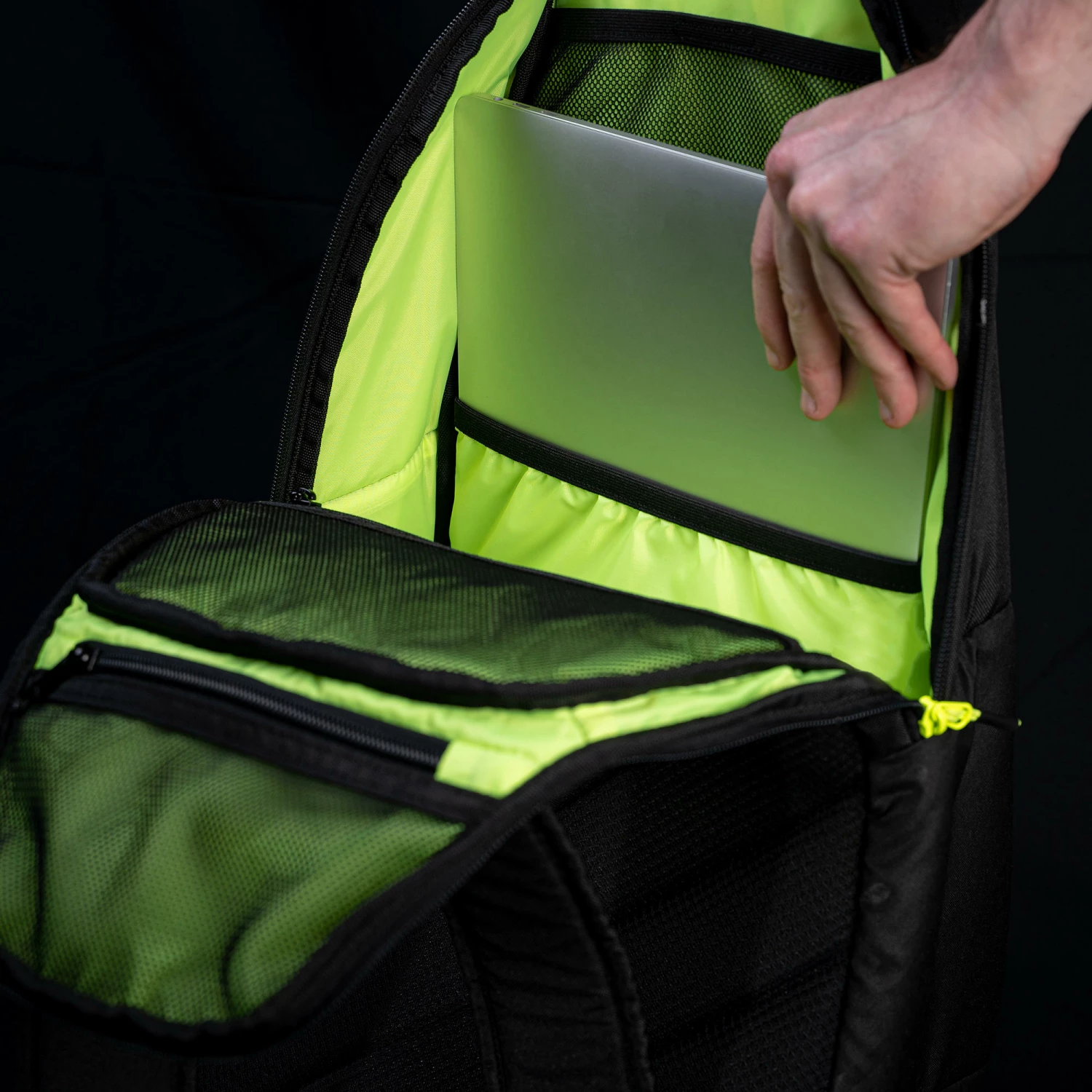 OPFEEL SL560 25L Squash Backpack BLACK 5 OPFEEL SL560 25L Squash Backpack BLACK - Image 5