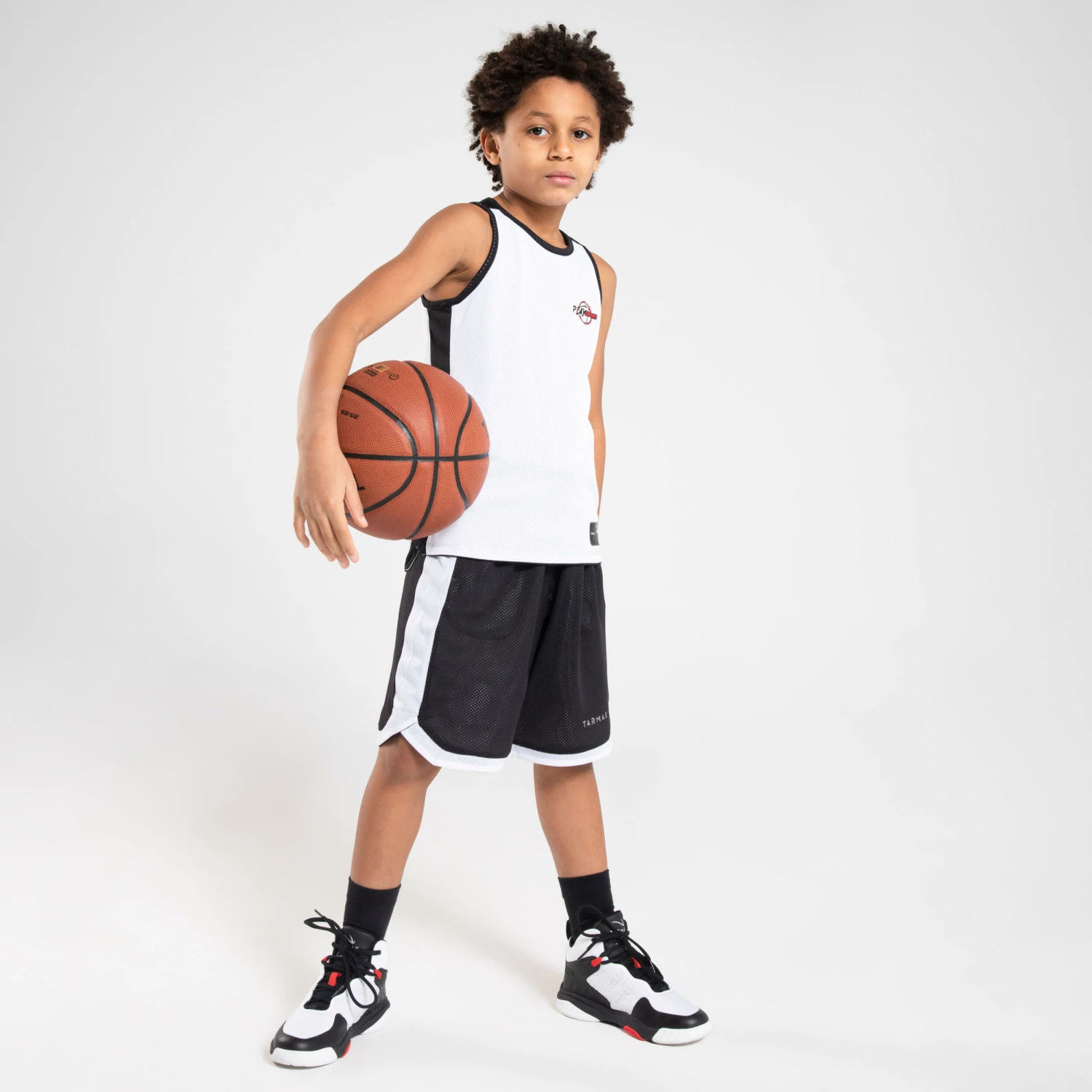 TARMAK Kids' Reversible Sleeveless Basketball Jersey T500R Indigo blue/Strawberry pink/Snow white 8 TARMAK Kids' Reversible Sleeveless Basketball Jersey T500R Indigo blue/Strawberry pink/Snow white - Image 8