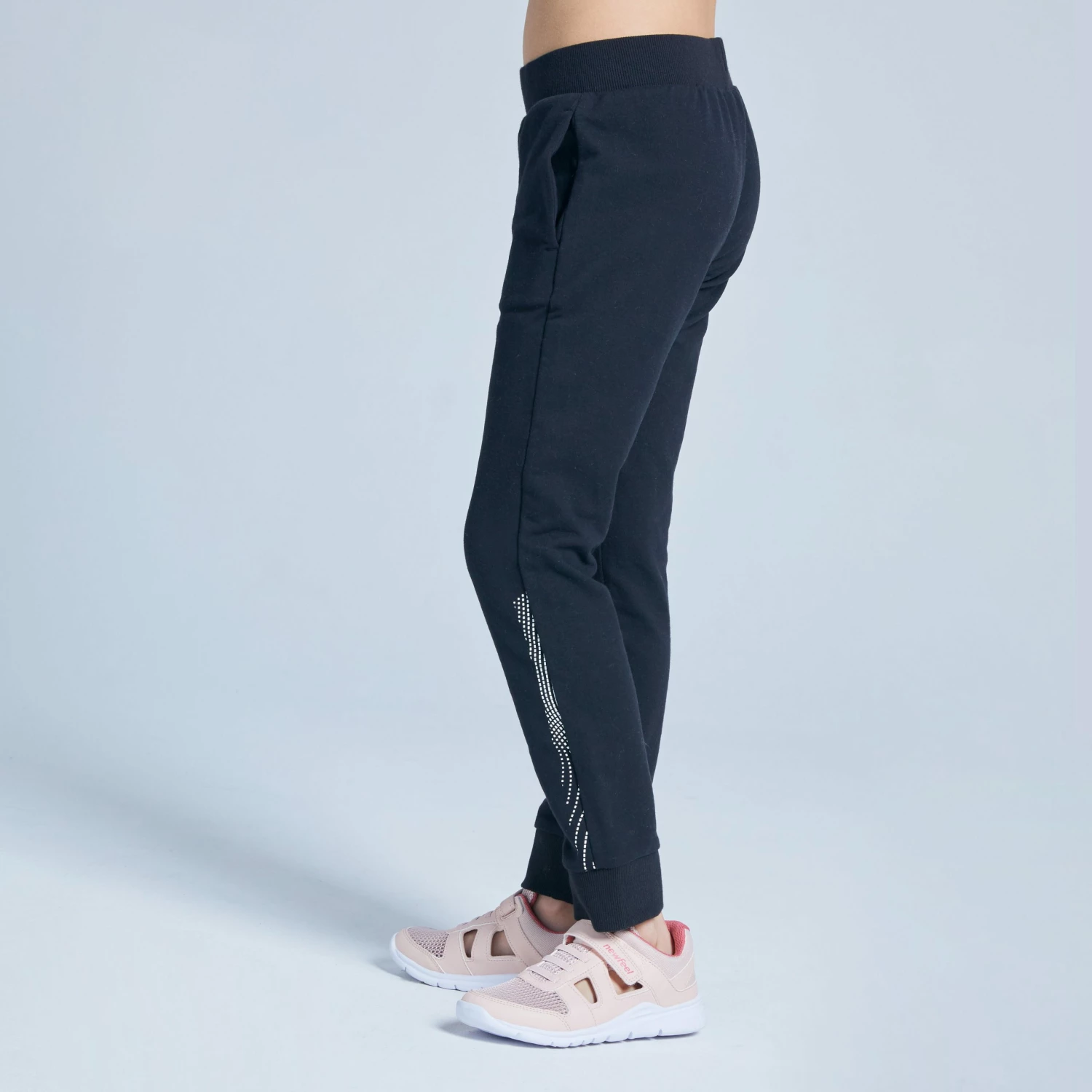 DOMYOS Girls' Warm French Terry Jogging Bottoms 100 BLACK/Snow white 3 DOMYOS Girls' Warm French Terry Jogging Bottoms 100 BLACK/Snow white - Image 3